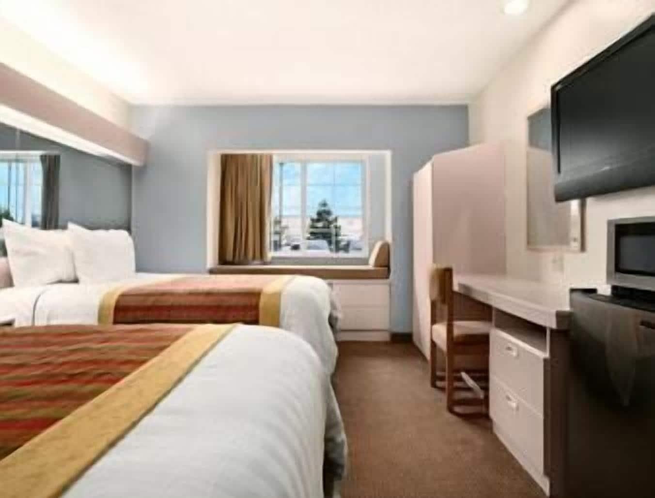 Microtel Inn & Suites By Wyndham Kansas City Airport Exterior photo