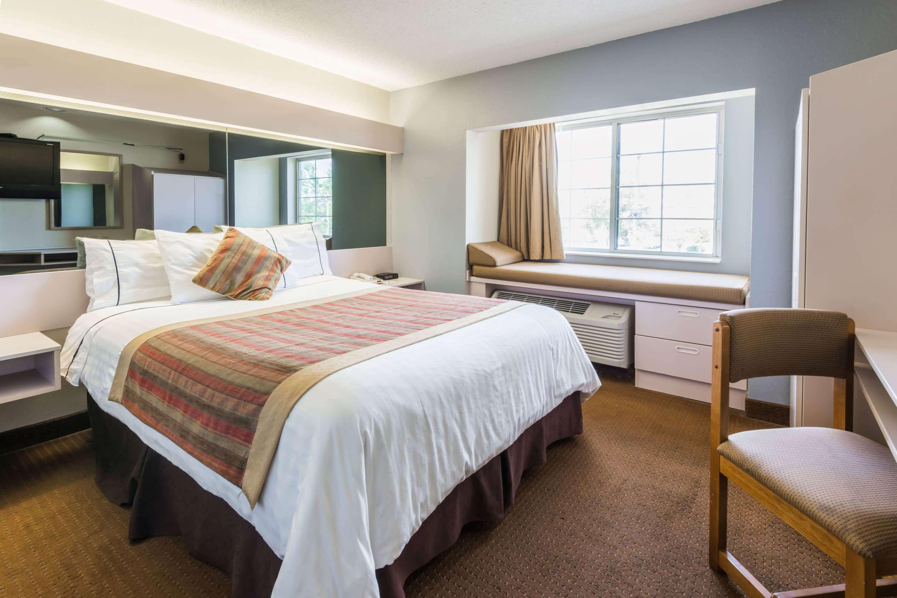 Microtel Inn & Suites By Wyndham Kansas City Airport Exterior photo