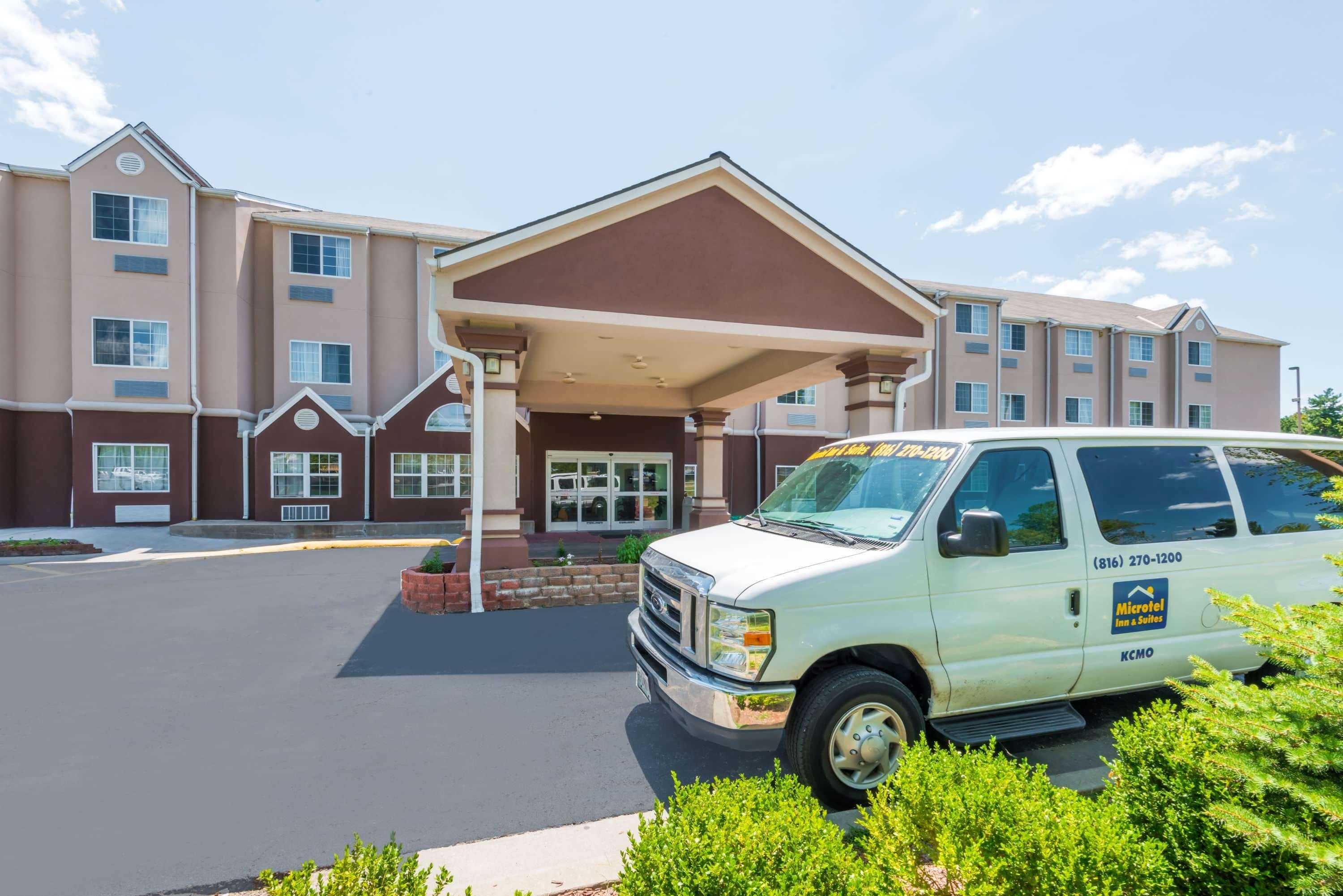 Microtel Inn & Suites By Wyndham Kansas City Airport Exterior photo